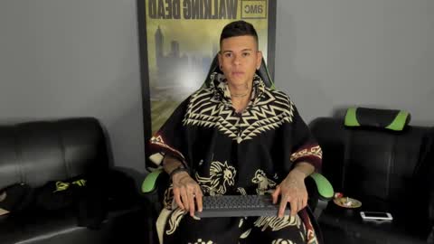 Snapshot of jamesinked_ chatting on 12/23/24, 01:18 Jamesinked online show from 12/23/24, 01:18