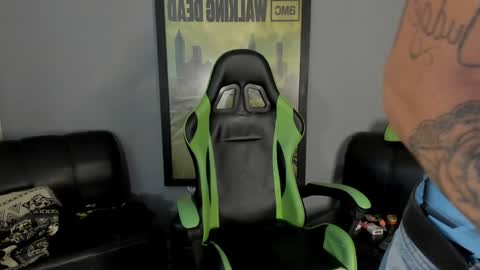 Snapshot of jamesinked_ chatting on 12/30/24, 04:19 Jamesinked online show from 12/30/24, 04:19