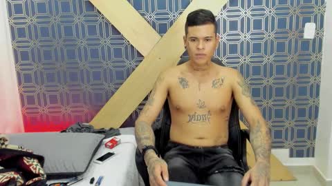 Snapshot of jamesinked_ chatting on 01/02/25, 07:40 Jamesinked online show from 01/02/25, 07:40