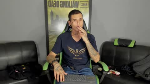 Snapshot of jamesinked_ chatting on 01/12/25, 02:24 Jamesinked online show from 01/12/25, 02:24