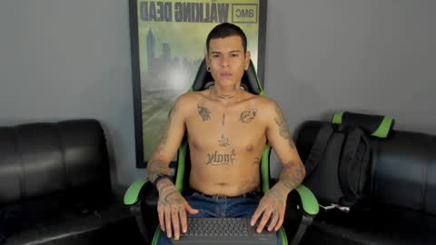 Snapshot of jamesinked_ chatting on 01/12/25, 04:50 Jamesinked online show from 01/12/25, 04:50
