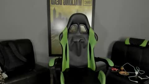 Snapshot of jamesinked_ chatting on 02/04/25, 10:55 Jamesinked online show from 02/04/25, 10:55