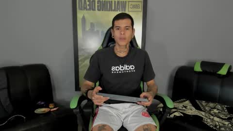 Snapshot of jamesinked_ chatting on 02/05/25, 06:48 Jamesinked online show from 02/05/25, 06:48