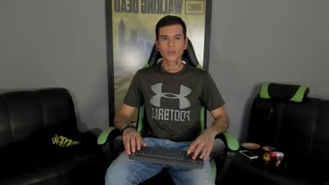 Snapshot of jamesinked_ chatting on 02/10/25, 10:40 Jamesinked online show from 02/10/25, 10:40