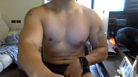 jamesmo820913 online show from 10/31/25, 06:47