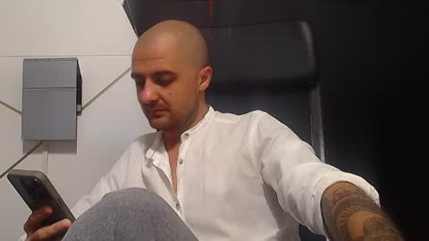 Snapshot of jamesmyersx chatting on 07/09/26, 03:43 JamesMyers online show from 07/09/26, 03:43