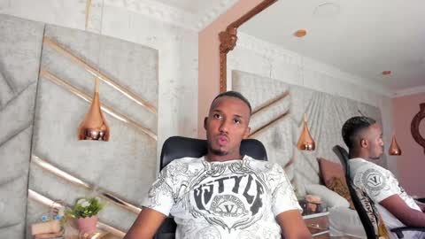 Snapshot of jamesparck chatting on 12/31/24, 04:25 James online show from 12/31/24, 04:25