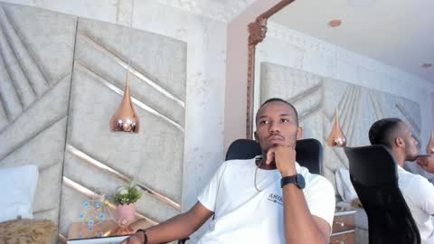 Snapshot of jamesparck chatting on 01/10/25, 03:06 James online show from 01/10/25, 03:06