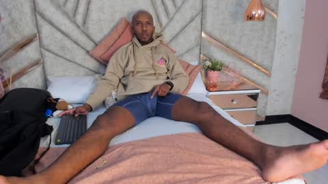 Snapshot of jamesparck chatting on 02/08/25, 02:05 James online show from 02/08/25, 02:05