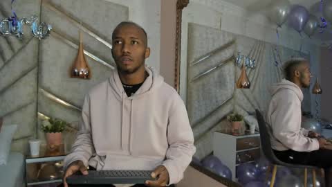 Snapshot of jamesparck chatting on 02/17/25, 12:16 James online show from 02/17/25, 12:16