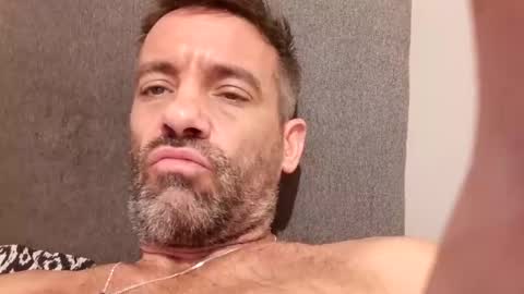 Snapshot of jamie198307 chatting on 09/27/25, 02:55 jamie198307 online show from 09/27/25, 02:55