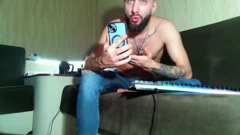 Snapshot of jamienoxus chatting on 02/23/25, 06:28 Robbie online show from 02/23/25, 06:28