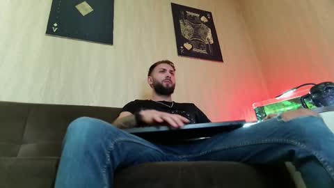 Snapshot of jamienoxus chatting on 03/12/25, 08:52 Robbie online show from 03/12/25, 08:52