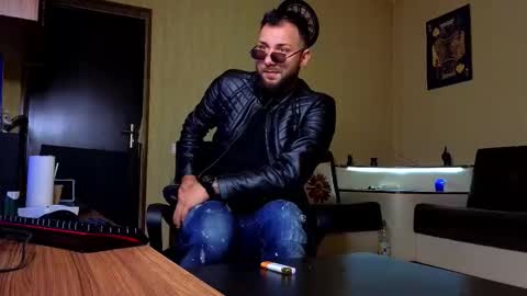 Snapshot of jamienoxus chatting on 10/14/25, 08:15 Robbie online show from 10/14/25, 08:15