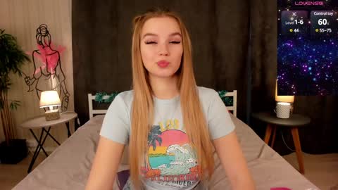 Day Alice Night Stella online show from 12/19/24, 06:12