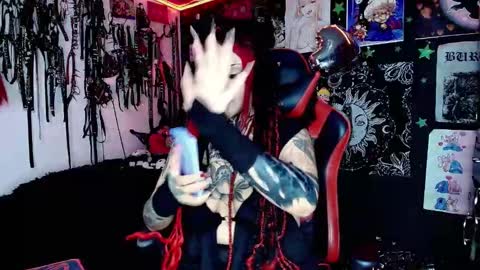      online show from 12/03/25, 09:57