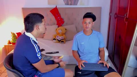 janomar01 online show from 11/23/25, 07:24