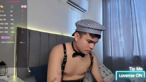 Snapshot of jarethh_ chatting on 10/31/25, 03:02 JARETHH online show from 10/31/25, 03:02