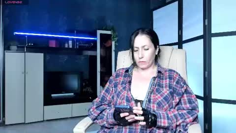Snapshot of jasmin_milf chatting on 06/25/26, 06:56 jasmin_milf online show from 06/25/26, 06:56