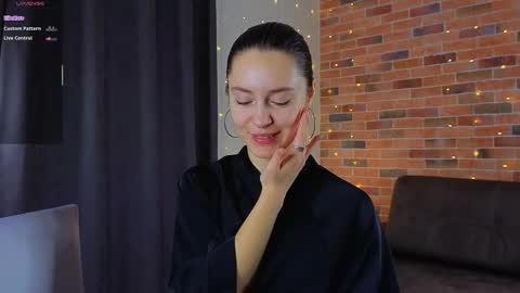 Chloe online show from 12/17/25, 06:52