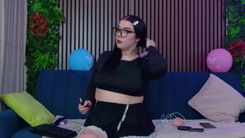 Snapshot of jasminsunrise chatting on 04/14/26, 06:03 JasminSunset online show from 04/14/26, 06:03