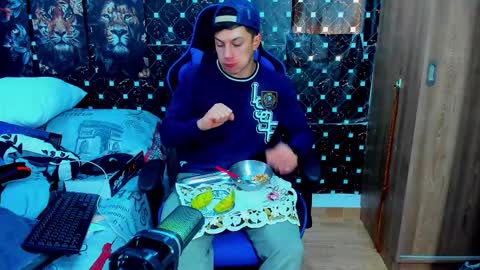 Javier online show from 12/15/25, 06:12