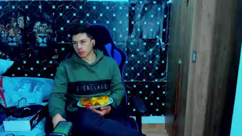 Javier online show from 12/17/25, 12:38