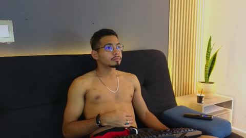 Snapshot of jaybrown_1 chatting on 10/10/25, 03:38 Jay online show from 10/10/25, 03:38