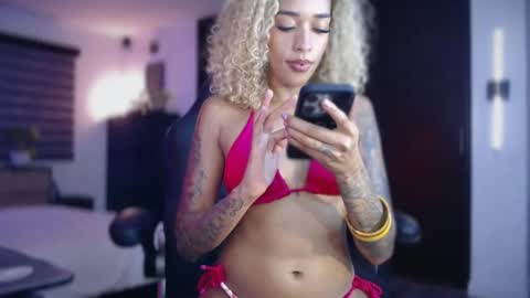 Snapshot of jaydafuego chatting on 03/28/26, 01:38 jayda fuego online show from 03/28/26, 01:38