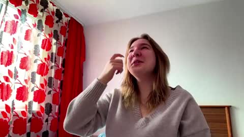 Mia online show from 04/10/26, 11:59