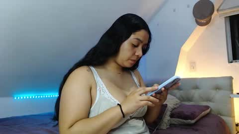 Jazmin and Scarlett online show from 10/20/25, 09:10