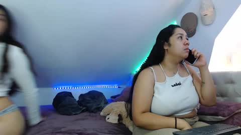 Jazmin and Scarlett online show from 10/28/25, 01:36