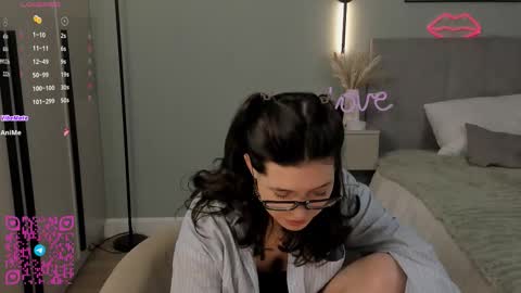 Snapshot of jazminenakano chatting on 09/30/25, 07:41 Mira the personal mirage D online show from 09/30/25, 07:41