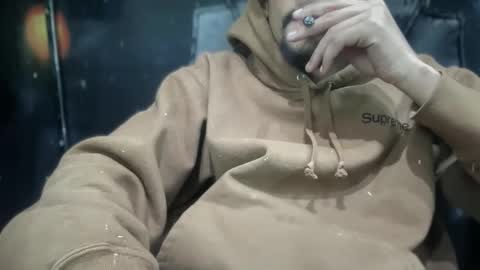 Snapshot of jbloxs chatting on 10/25/25, 03:03 Royal Family online show from 10/25/25, 03:03