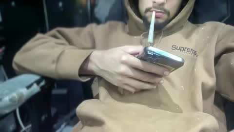 Snapshot of jbloxs chatting on 10/26/25, 03:12 Royal Family online show from 10/26/25, 03:12