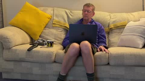 Snapshot of jcar57 chatting on 12/17/24, 05:04 Jon online show from 12/17/24, 05:04