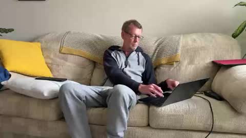 Snapshot of jcar57 chatting on 10/04/25, 03:32 Jon online show from 10/04/25, 03:32