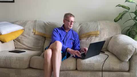 Snapshot of jcar57 chatting on 10/11/25, 10:36 Jon online show from 10/11/25, 10:36