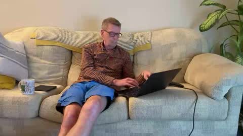 Snapshot of jcar57 chatting on 10/28/25, 05:59 Jon online show from 10/28/25, 05:59