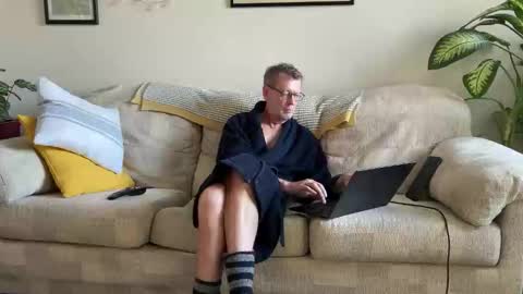 Snapshot of jcar57 chatting on 11/20/25, 01:44 Jon online show from 11/20/25, 01:44