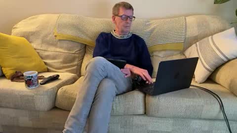 Snapshot of jcar57 chatting on 11/23/25, 04:07 Jon online show from 11/23/25, 04:07