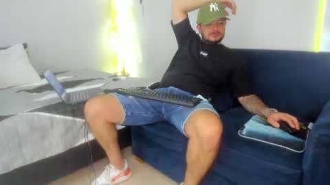 Snapshot of jeann_alex chatting on 06/30/26, 12:11 Jean alex online show from 06/30/26, 12:11