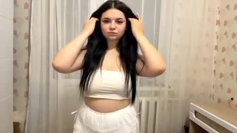 Snapshot of jeannaglanzer chatting on 06/19/26, 08:23 Alisa online show from 06/19/26, 08:23