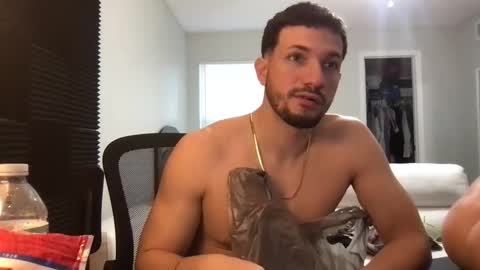Snapshot of jeanwhitebianco chatting on 12/19/25, 10:06 jeanwhitebianco online show from 12/19/25, 10:06
