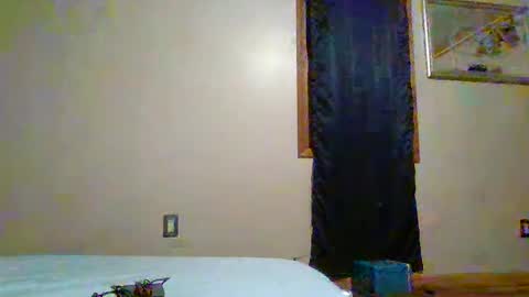 jearnold44 online show from 01/28/25, 04:29