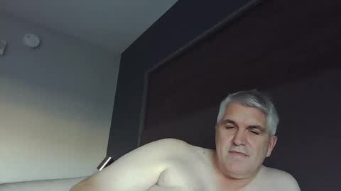 Snapshot of jecko71 chatting on 12/19/24, 09:06 dadbody71 online show from 12/19/24, 09:06