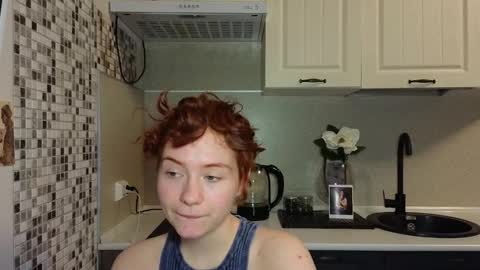 Snapshot of jelly_cherry chatting on 02/14/25, 04:37 Emily online show from 02/14/25, 04:37
