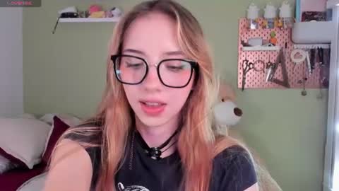 Snapshot of jelly_w5 chatting on 06/17/26, 01:41 Jelly online show from 06/17/26, 01:41