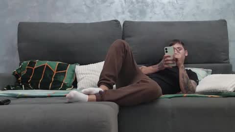 jelonym_asg2123 online show from 11/10/25, 07:35