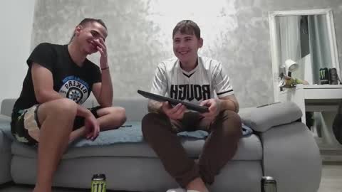 jelonym_asg2123 online show from 11/18/25, 11:48